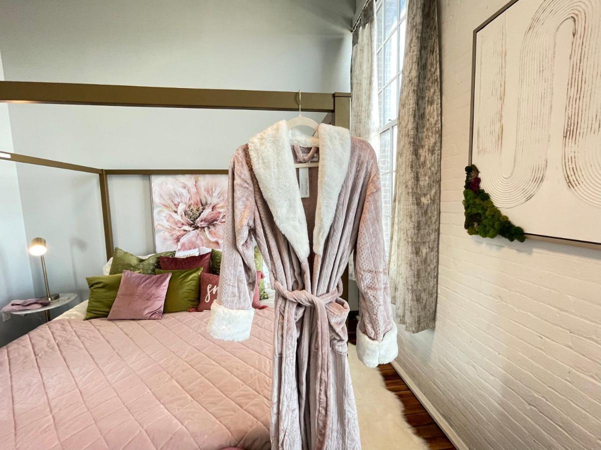 2Br 2Br Le Chateau 505 Lux Penthouse In A Historic Building Утика Екстериор снимка