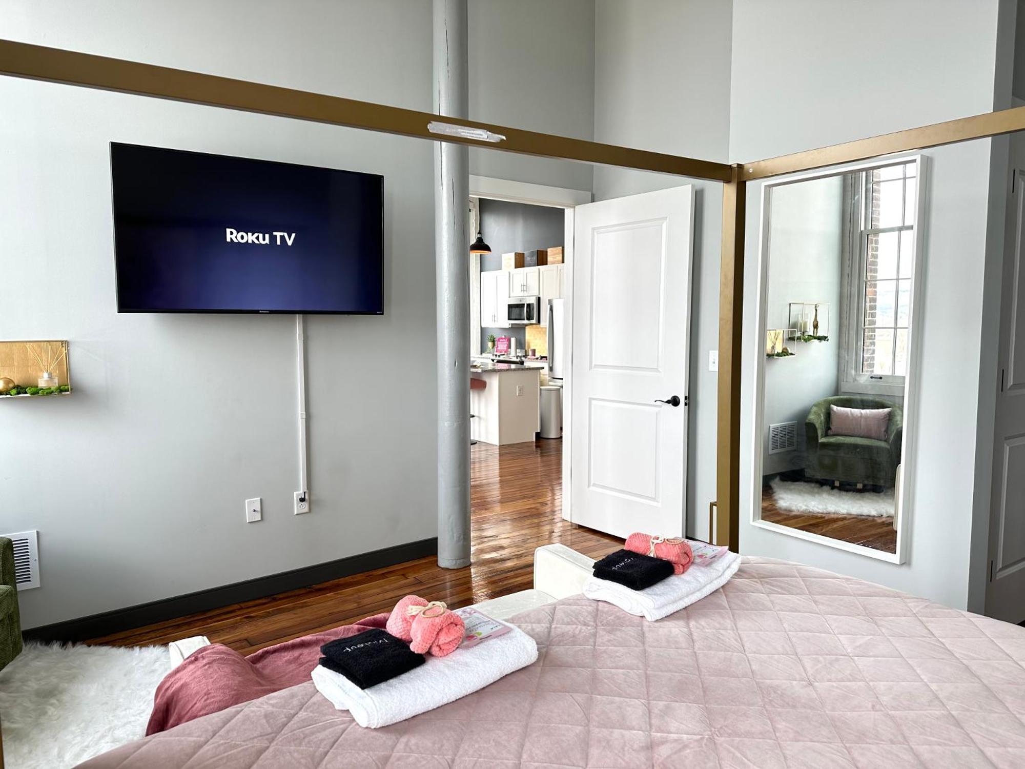 2Br 2Br Le Chateau 505 Lux Penthouse In A Historic Building Утика Екстериор снимка