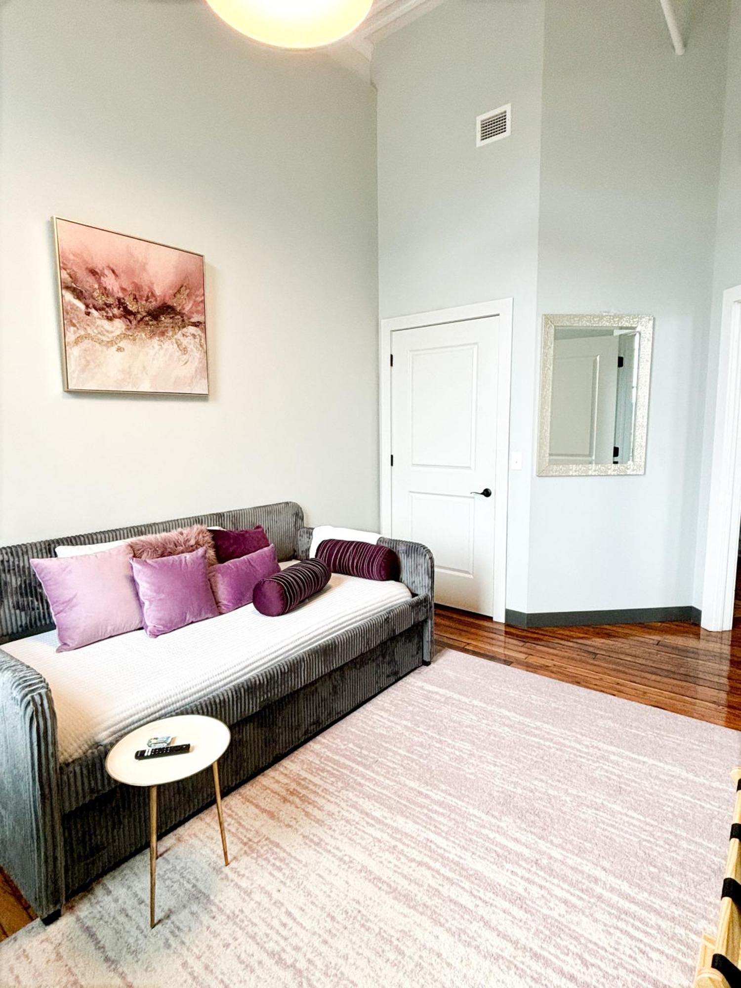 2Br 2Br Le Chateau 505 Lux Penthouse In A Historic Building Утика Екстериор снимка